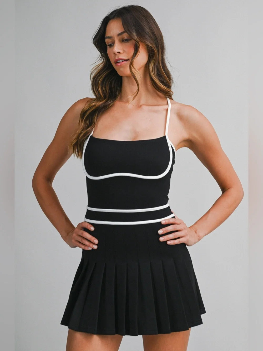Contrast Trim Pleated Romper